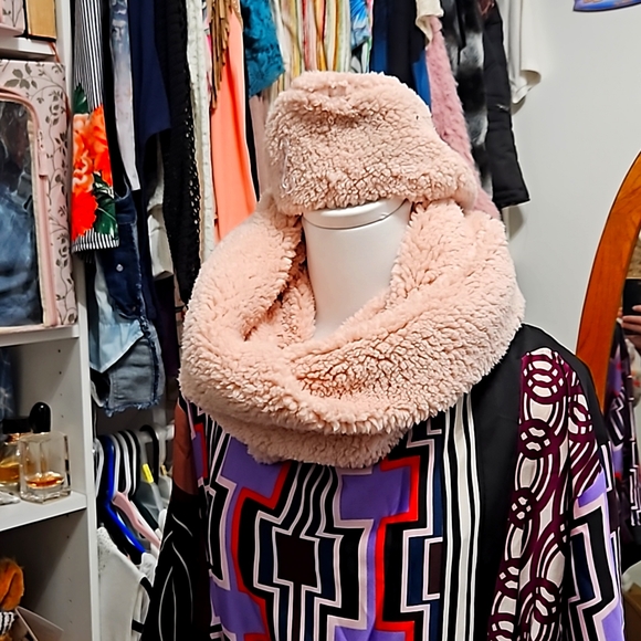 Jenni Accessories - Nwt Infinity scarf and matching head WRAP